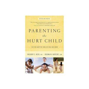 Parenting the Hurt: Helping Adoptive Families Heal and Grow (Paperback)